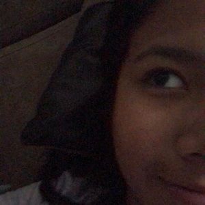 Meet your Posher, Claudia